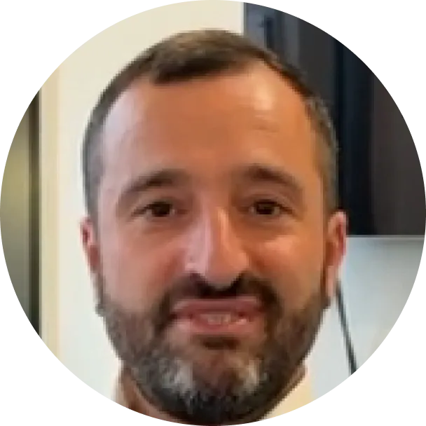 Alireza Zokaifar, Storytelling-Coach, erklärt KlickTipp-Erfahrungen für automatisierte E-Mail-Launches.