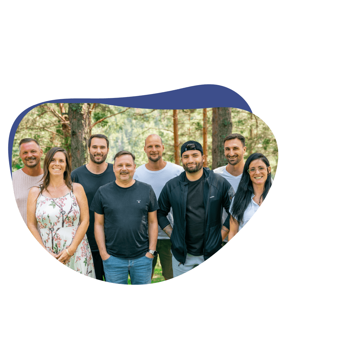 KlickTipp support team smiling outdoors, emphasizing real expert support in the Trust Economy and Email Trust Marketing.